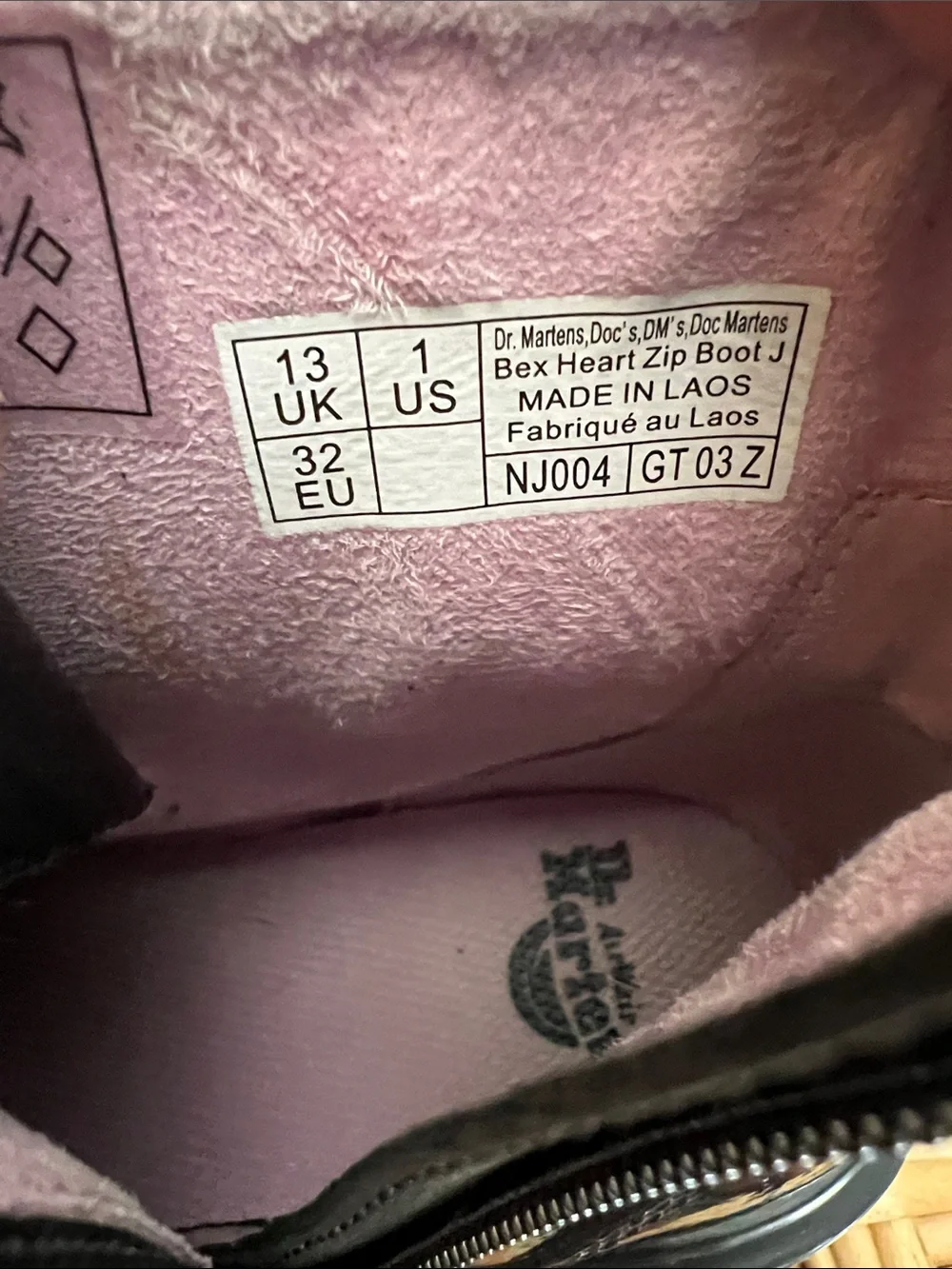 Dr. Martens Kids Black Patent Boots with Pink Heart Zippers Pre-owned size 1